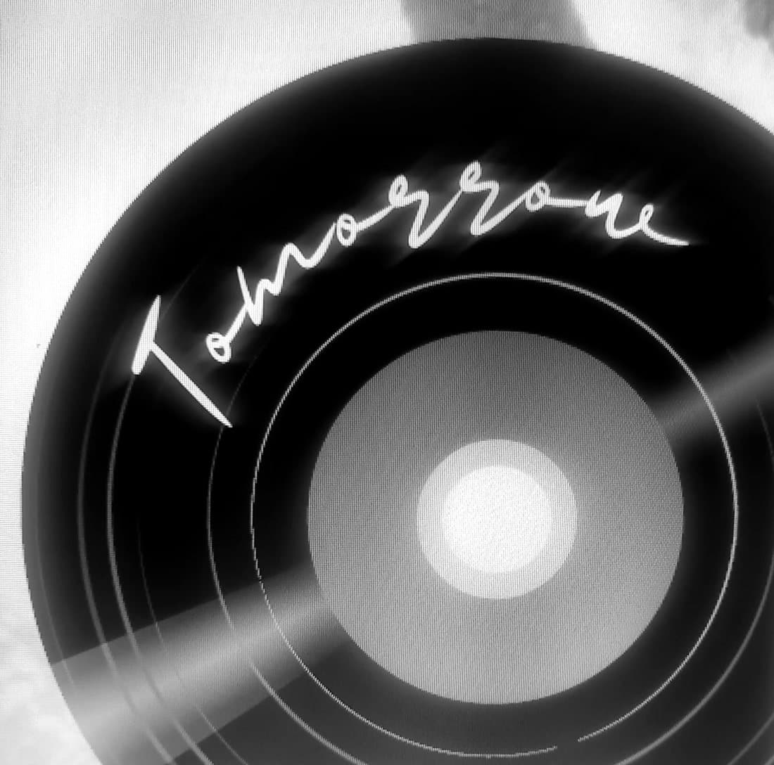 Schallplatte mit dem Schriftzug „Tomorrow“